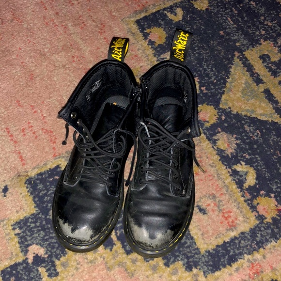 Black Leather - Picture 1 of 5